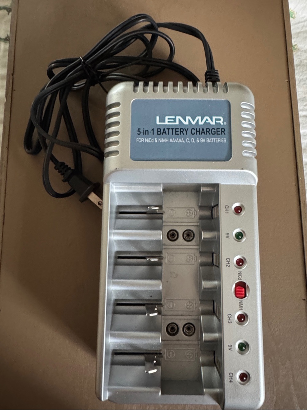 Lenmar 5-in-1 Battery Charger - Silver